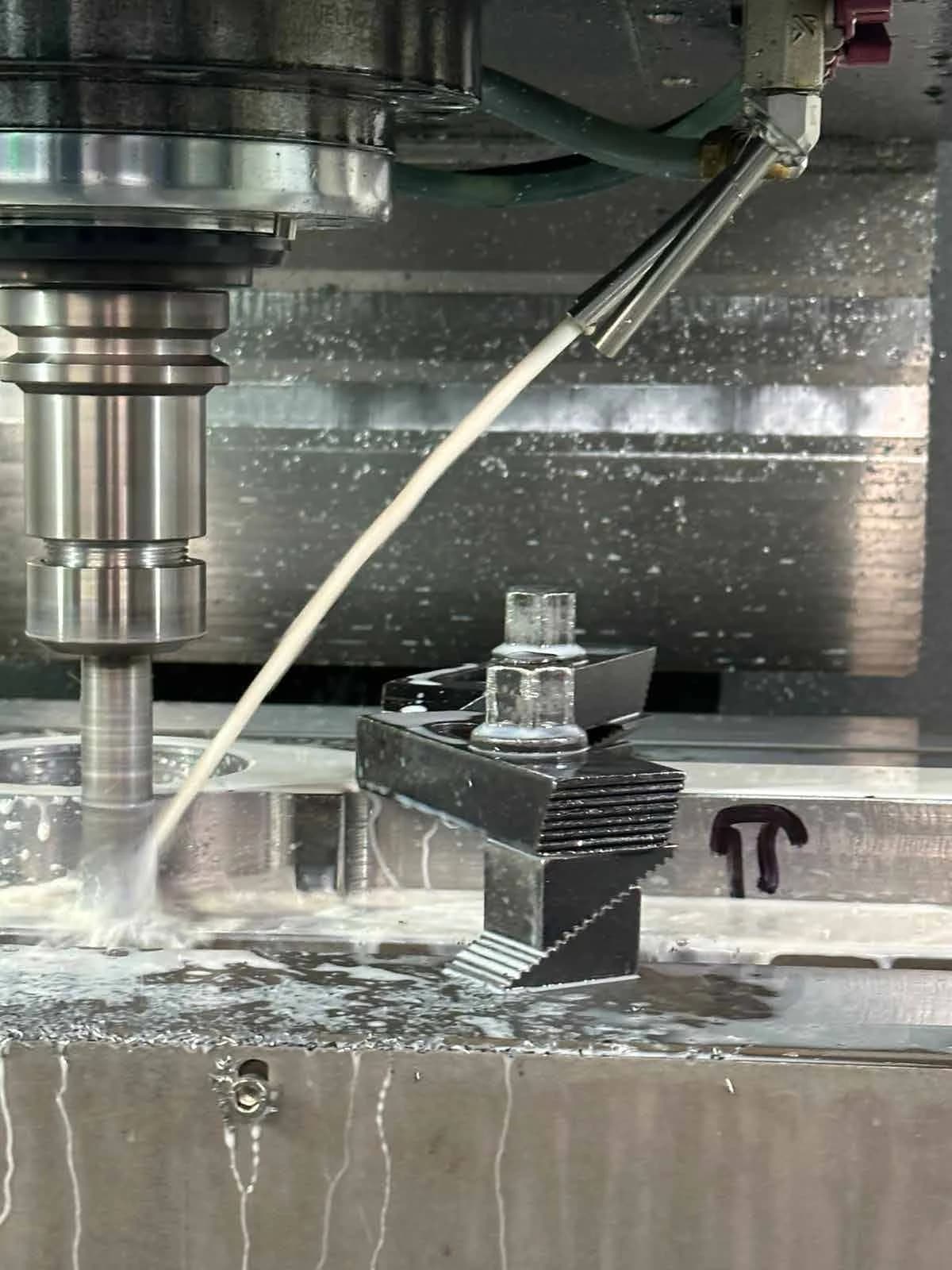 Proceso de mecanizado del brochure oficial de CNC Metalúrgica